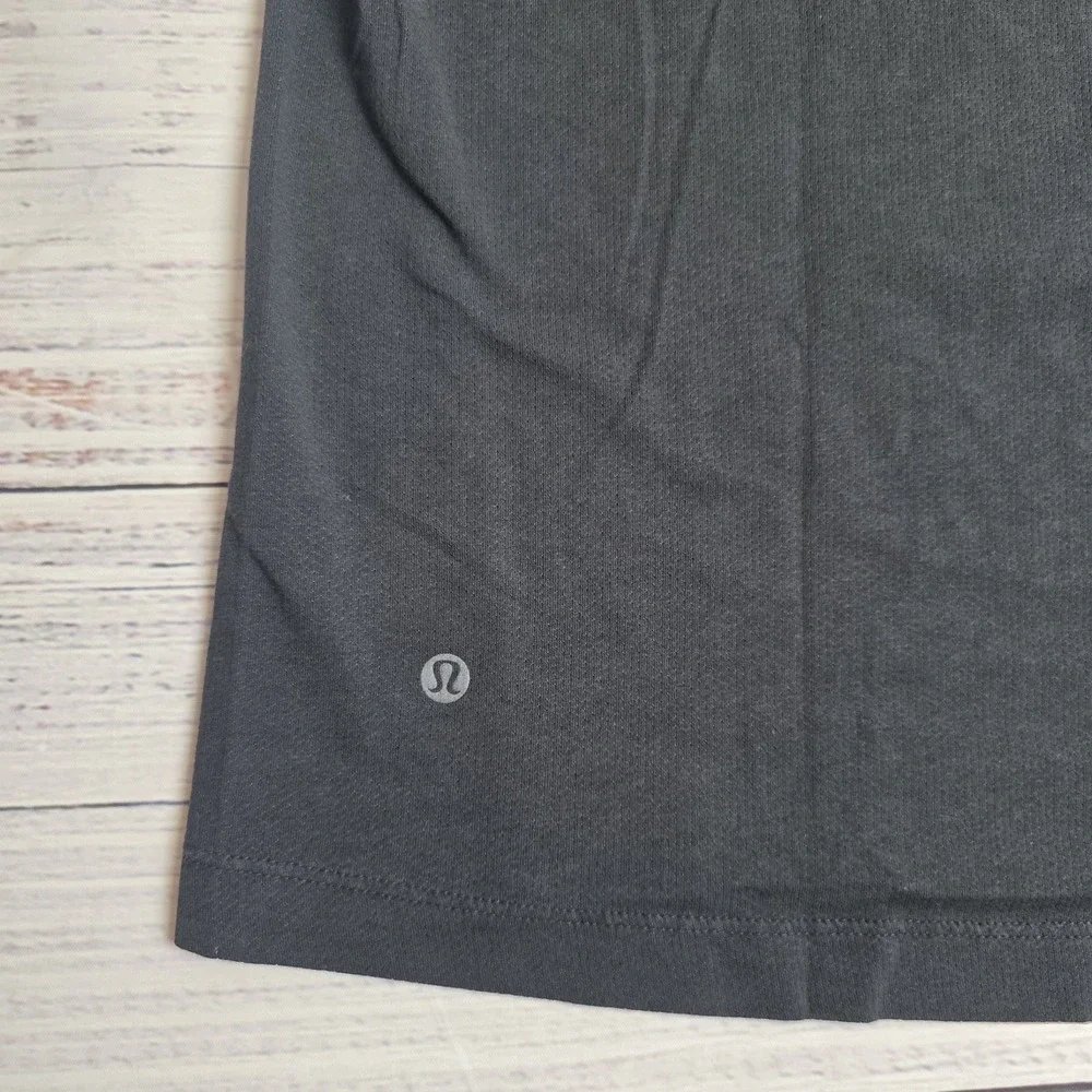 Lululemon Metal Vent Tech Short Sleeve Performance Shirt Mens Large Gray Stripes